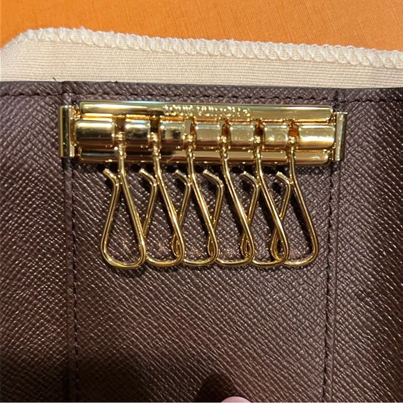 EUC Louis Vuitton 6 Key Holder in Damier Ebene with packaging - Picture 9 of 9